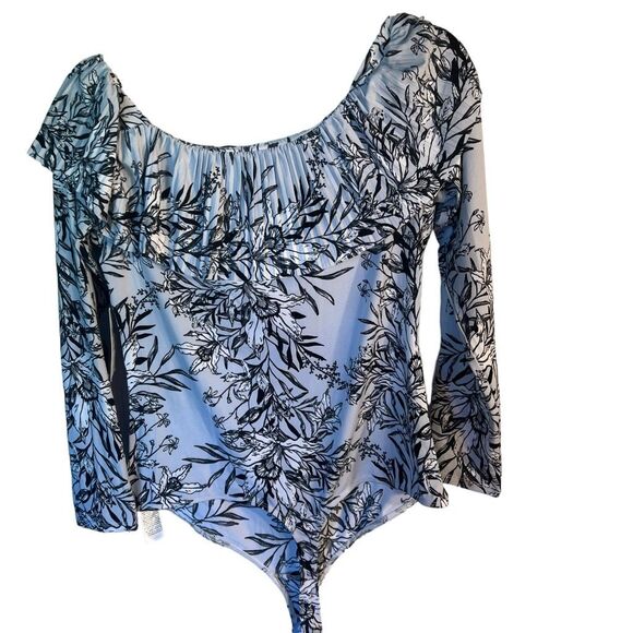 Guess Off The Shoulder Amy Bodysuit Size XL Bouquet Frost Snap Button White Blac - Picture 9 of 9